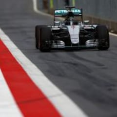 Mercedes ya prueba cosas para el monoplaza del próximo año