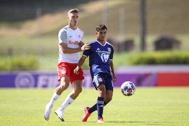 Mohamed El Arouch, mediocentro francés de 19 años, está en último en la lista del conjunto francés en cuanto a altura con sus 1,66 metros. Le siguen 
Malick Fofana (1,69 m) y Nicolás Tagliafico	(1,72m).