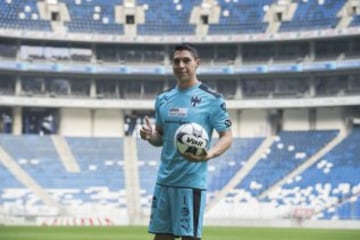 Dejó a las Águilas del América para vestir la camiseta del Monterrey, donde peleará la titularidad con el ecuatoriano Alexander Domínguez. El momento de este joven arquero para despuntar es ahora. 