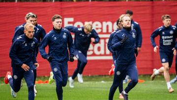 Helsingoer (Denmark), 13/11/2024.- Players of Denmark attend a training session of the Danish team in Helsingoer, Denmark, 13 November 2024. The Danish men's national football team will face Spain on November 15 and Serbia on November 18 in the UEFA Nations League. (Dinamarca, España) EFE/EPA/IDA MARIE ODGAARD DENMARK OUT
