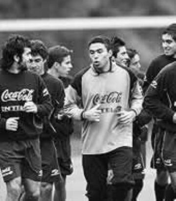 Titular en el debut mundialista en Holanda 2005, el formado en Universidad Católica nunca pudo afirmarse en el profesionalismo. Jugó en distintos equipos del ascenso. El último club fue Melipilla en 2015.