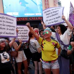 Cientos de personas en Madrid piden la dimisión de Rubiales: “Baboso, eres un mafioso”