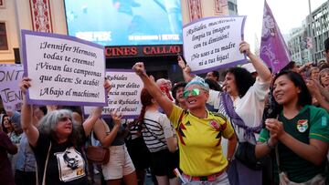 Soccer Football - People protest against Royal Spanish Football Federation President Luis Rubiales - Plaza Callao, Madrid, Spain - August 28, 2023 People hold banners and protest in Madrid following a kiss between Royal Spanish Football Federation President Luis Rubiales and Spain's Jennifer Hermoso after the Women's World Cup Final REUTERS/Isabel Infantes