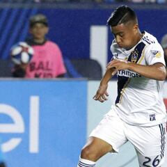 USA amenaza con hacer que Efraín Álvarez juegue para ellos