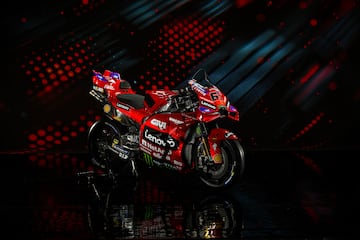 As¨ª es la Desmosedici GP25 de Marc M¨¢rquez y Pecco Bagnaia, la nueva moto de la escuder¨ªa Ducati Lenovo para la temporada 2025 de Moto GP.