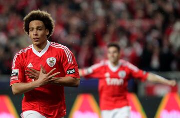 Formado en las categor¨ªas inferiores del Standard Lieja hasta que el club portugu¨¦s pag¨® cerca de diez millones de euros para ficharle. Con el Benfica jug¨® 52 partidos anotando cinco goles. M¨¢s tarde pas¨® por Zenit de San Petersburgo, Tianjin Quanjian, Borussia Dortmund y Atl¨¦tico de Madrid.
