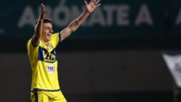 7 de Noviembre de 2015, SANTIAGO Maximiliano Ceratto, celebra su gol y el tres por cero para su equipo, durante el partido valido por la decimotercera fecha Campeonato Nacional Primera B 2015-2016, entre Barnechea vs Everton, disputado en el Estadio Bicentenario de La Florida.