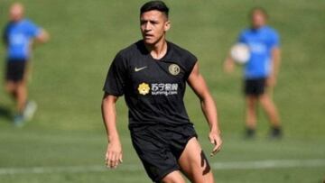 Alexis volvió a entrenar en Inter con un llamativo aparato