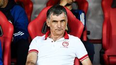 Jose Luis Mendilibar durante el partido de UEFA Conference League entre el Olympiacos y el Fenerbahçe.