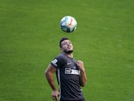 Lorenzo González en un entrenamiento con el Málaga.