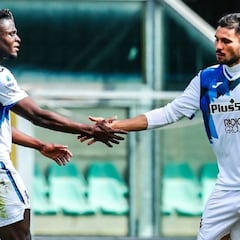 Duván Zapata anota en triunfo de Atalanta sobre Verona en Serie A