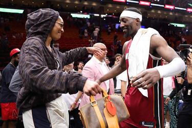 Adebayo celebra su hito personal con su pareja, A'ja Wilson la jugadora de Las Vegas Aces de la WNBA, 3 anillos de campeona, 4 MVPs, 2 oros olímpicos.
