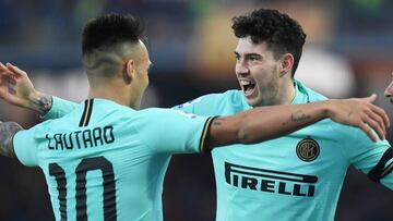 Bastoni, junto a Lautaro Martínez.