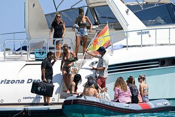 Algunas futbolistas de la selección española están disfrutando de un merecido descanso en las aguas de Ibiza. Alexia Putellas, Jenni Hermoso, Misa Rodríguez... ya están de vacaciones. 