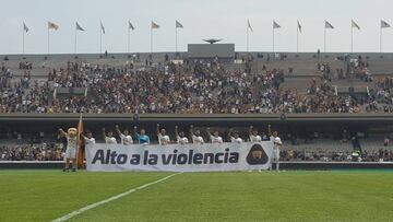 Pumas muestra manta de "Alto a la violencia"
