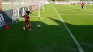 Arturo Vidal mostró el 'gol imposible' de su hijo Alonso