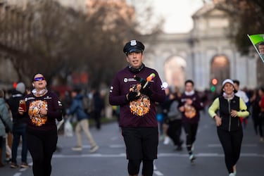 Mucho humor, alegría y disfraces en la carrera popular de la San Silvestre Vallecana. 