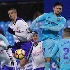 Raúl Guti evita un drama mayor en La Romareda