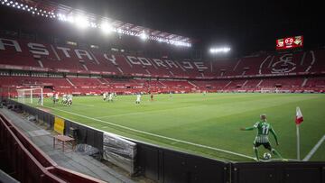 El PIzju&aacute;n sin p&uacute;blico en un derbi sevillano durante la pandemia.