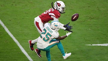 Cuatro de siete pases que Murray pasó su dirección terminaron en interferencia de pase. Hopkins llegó al encuentro ante Miami como líder de la NFL en yardas recibidas.