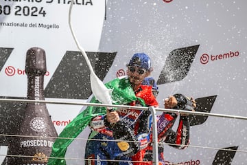 Las mejores imágenes de la fiesta italiana en el podio de Mugello