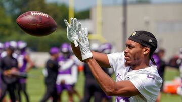 EAGAN, MN - JULY 27: Minnesota Vikings wide receiver Justin Jefferson (18) catches a pass during the first day of Minnesota Vikings Training Camp at TCO Performance Center on July 27, 2022 in Eagan, Minnesota.(Photo by Nick Wosika/Icon Sportswire via Getty Images)