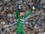 AME9443. GUADALUPE (MÉXICO), 28/02/2026.- Andres Gudiño de Cruz Azul celebra este sábado, en un partido de la Liga MX entre Monterrey y Cruz Azul, en el estadio BBVA en Guadalupe (México). EFE/Miguel Sierra