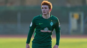 Josh Sargent nació en Missouri en el año 2000. Debutó con Saint Louis FC y en poco tiempo se fue para Europa. Actualmente juega como delantera del Werder Bremen de la Bundesliga y la selección de USA sub 20.