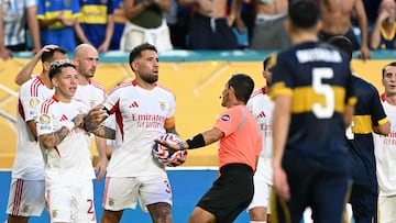 Benfica's Argentine defender #30 Nicolas Otamendi (with the ball) celebrates with teammates after scoring the equalising goal during the FIFA Club World Cup 2025 Group C football match between Argentina's Boca Juniors and Portugal's Benfica at the Hard Rock stadium in Miami on June 16, 2025. (Photo by PATRICIA DE MELO MOREIRA / AFP)
