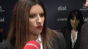 Laura Pausini y su alocada respuesta tras ser preguntada por la relación entre Malú y Albert Rivera.