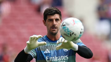 Soccer Football - LaLiga - Atletico Madrid v Real Madrid - Riyadh Air Metropolitano, Madrid, Spain - September 27, 2025 Real Madrid's Thibaut Courtois during the warm up before the match REUTERS/Violeta Santos Moura
