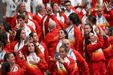 La delegación española, con Las Guerreras del Agua, Jordi Xammar, Gisela Pulido y las 18 medallas conquistadas, disfrutaron de la ceremonia.