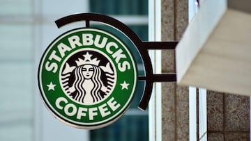 Una mujer contagia a todos los clientes de una cafetería menos a los camareros, que llevaban mascarilla