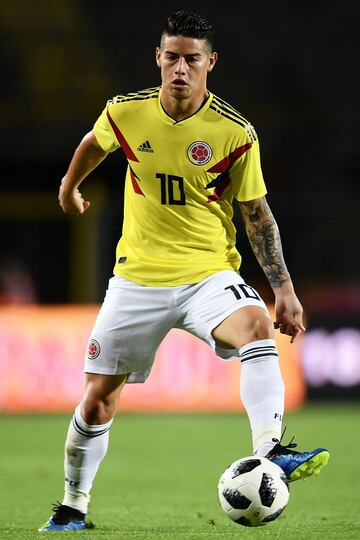 Mediocampista: James Rodríguez, Colombia|