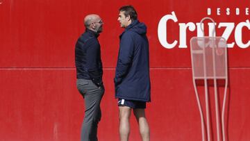 Monchi y Lopetegui hablan ayer viernes.