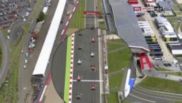 Momento en que Alonso está claramente adelantado en la línea de salida de Silverstone.
