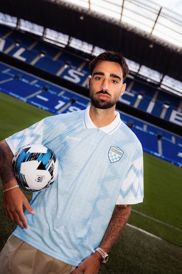 Brais Méndez apoya una camiseta solidaria para ayudar a la infancia vulnerable