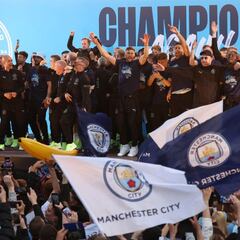 El City celebra su Premier League en las calles de Manchester