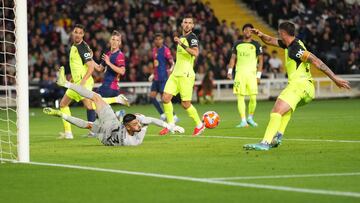 El portero del Mallorca durante el partido contra el Barcelona.