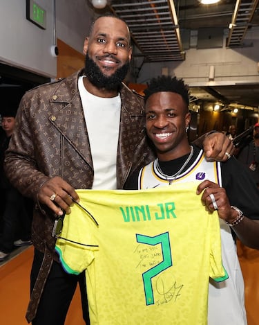 LeBron James y Vinicius Júnior.