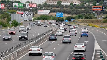 Tráfico en la autovía A-5 por la operación retorno del puente de mayo, a 5 de mayo de 2024, en Madrid (España). La operación salida del puente de mayo comenzó el pasado martes, 30 de abril y finaliza hoy, 5 de mayo. La Dirección General de Tráfico (DGT) ha previsto casi ocho millones y medio de desplazamientos por carretera durante estos días. Entre las 13.00 y las 23.00 horas se esperan los mayores movimientos de vuelta a las residencias habituales.
05 MAYO 2024;COCHES;AUTOVÍA;RETORNO;PUENTE;DGT;MAYO;CARRETERA;DESPLAZAMIENTOS;PIXELADA
A. Pérez Meca / Europa Press
05/05/2024