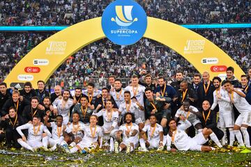 En su regreso a Real Madrid, James ganó un trofeo que le hacía falta ganar en España, la Supercopa. Si bien no jugó la final ante Atlético de Madrid, estuvo presente en semifinales frente a Valencia.