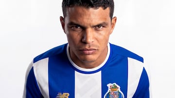 Thiago Silva da explicaciones: “Mentes maliciosas, es por mis hijos...”