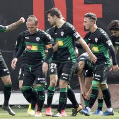 La afición del Elche cumple 50 días sin ver jugar a su equipo