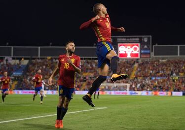 Lopetegui passes Albania test with the spotlight on Piqué