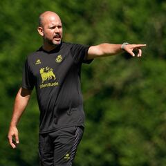 “Lo más normal es que no fichemos ningún 9″