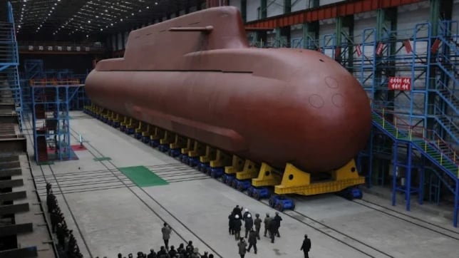 Kim Jong-Un presenta el primer submarino de propulsión nuclear de Corea del Norte