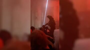 Las autoridades rusas irrumpieron en clubes frecuentados por la comunidad LGBTQ+ tras declarar al movimiento como extremista.