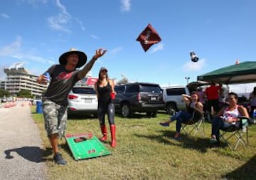 Menos mal que aún queda gente normal en Tampa, bueno medio normal, desisto como dijimos antes toooodos locos.