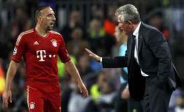 Jupp Heynckes da órdenes a Franck Ribery.